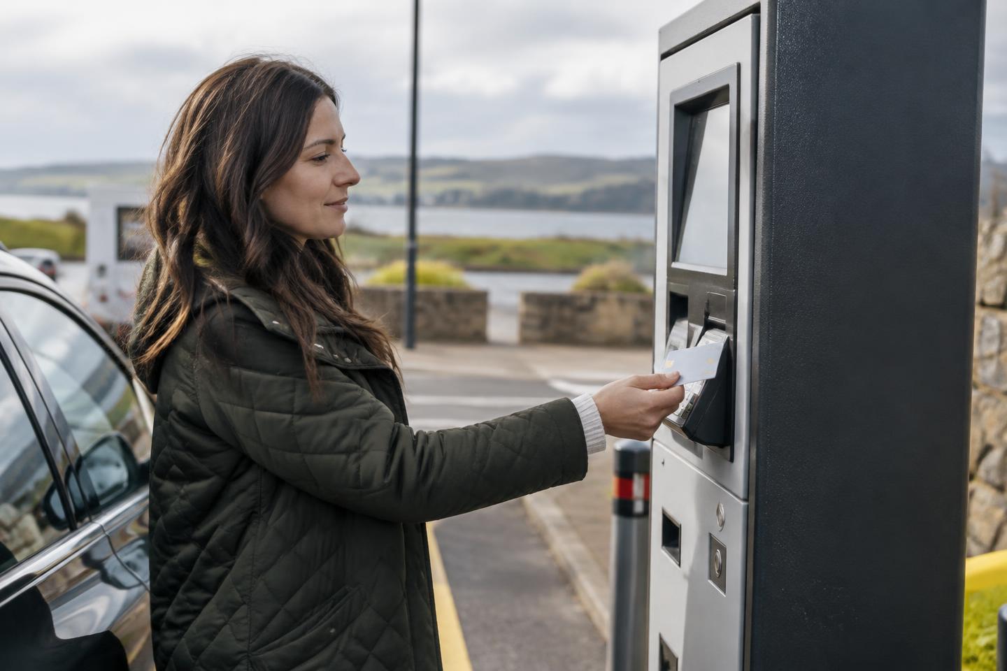 Customer making a contactless payment at an outdoor self-service point
